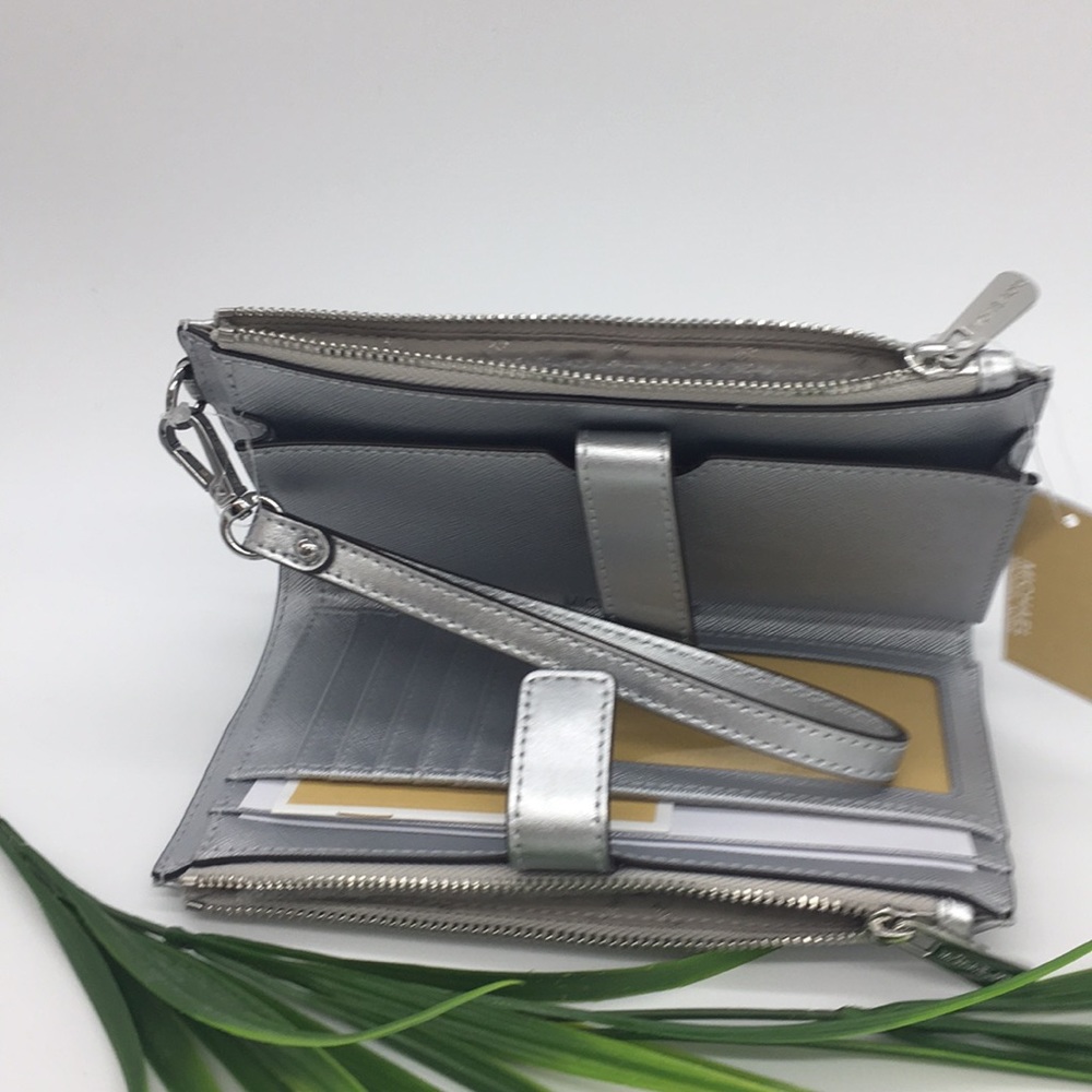 Michael Kors Peyton Silver LG Double Zip Wristlet - Picture 6 of 8